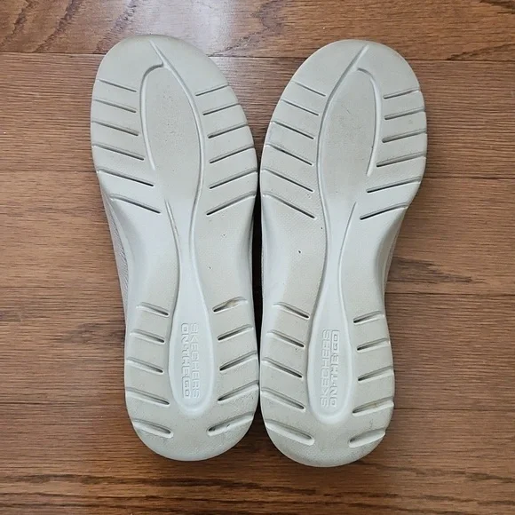 🎉HP🎉 Skechers Women's Slip-Ins - Light Gray Shoes - Picture 2 of 5